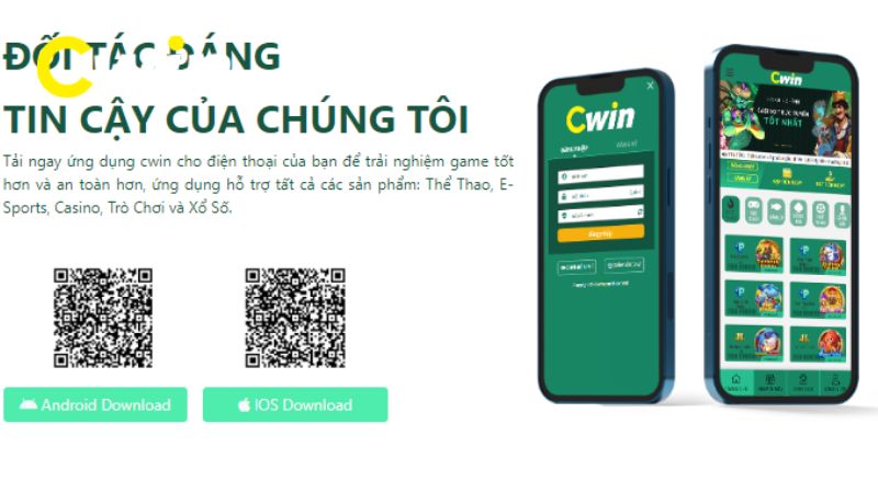 Người chơi quét mã QR tải app tương thích với thiết bị